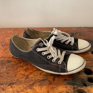 Black converse shoes